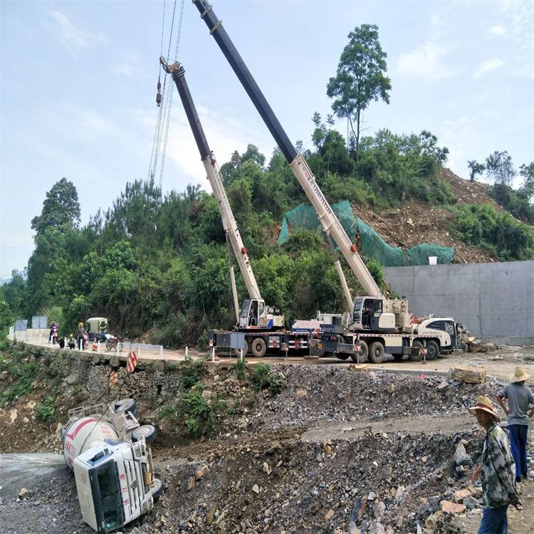 封丘汽车掉沟里叫吊车救援要多少钱